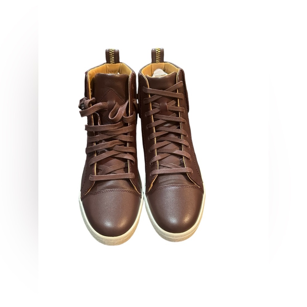 Diesel high top sneaker’s burgundy/gold size 10/11/12 and 13‎ available